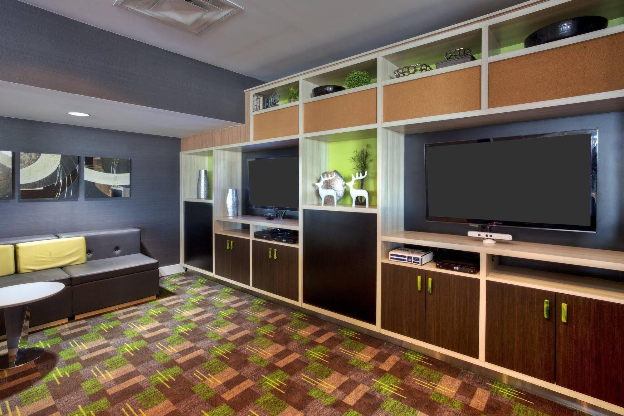 Holiday Inn Express Winnipeg Airport - Polo Park By Ihg Exterior foto